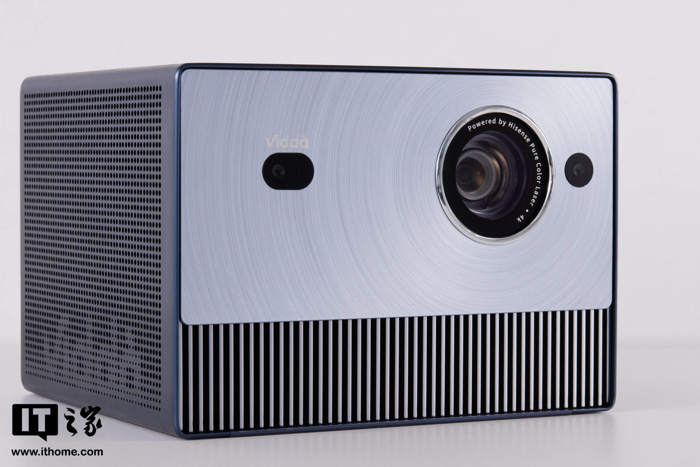 【IT之家开箱】Vidda 4K 全色激光投影 C1 图赏:百搭造型,便携属性