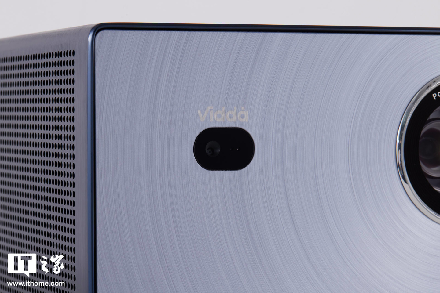 【IT之家开箱】Vidda 4K 全色激光投影 C1 图赏:百搭造型,便携属性