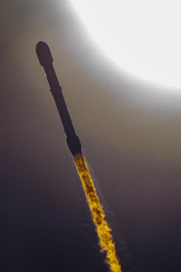 SpaceX 猎鹰 9 号发射 53 颗星链卫星,今年第 33 次发射