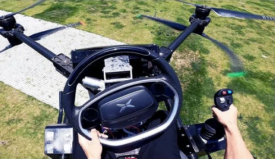 小鹏汇天首次展示飞行汽车操纵方式：陆空耦合，全球独创