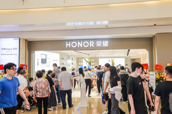“出游首发站” “出游礼品站”等四大福利 荣耀带你成为五一超能大玩家